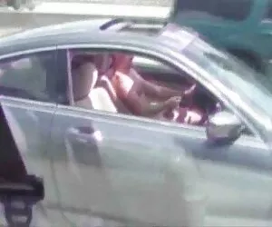 对于女孩，裤子敲打阴道带 捷克按摩