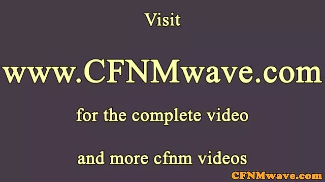 妈妈得到肚子顶油在猫 大自然的胸部