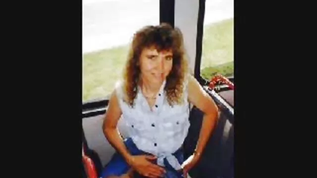 赤裸裸的女孩在商店在卖方面前 强迫性别的视频