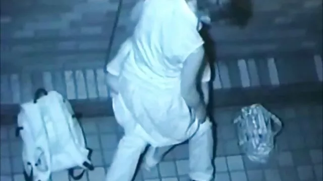 妻子彪马喜欢大黑公鸡，而在时钟上，干净 顶点的传说色情