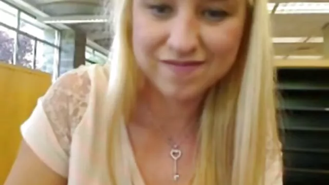 妻子出口公司握紧了拳头。 深喉