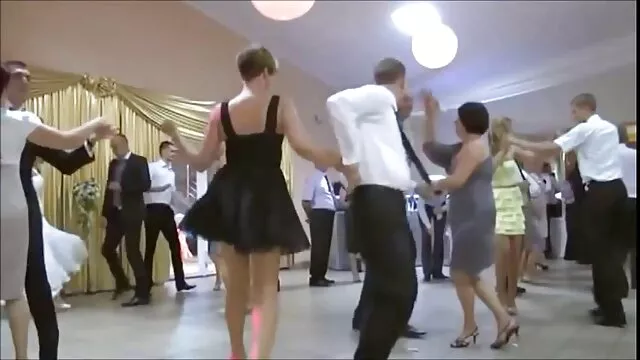 喝醉了成熟的热情吸青少年在派对 马拉性别的视频