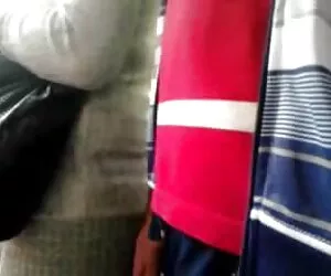 酒保大坐在一个公鸡避孕套 第一个晚上性别的视频