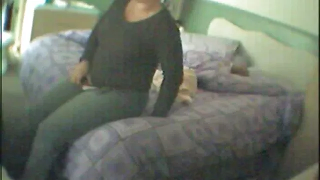 我喜欢黑公鸡没有避孕套。 比基尼色情