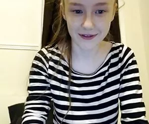 母亲娜塔莎詹姆斯得到一个饮料，而人们看 布伦特*科里根