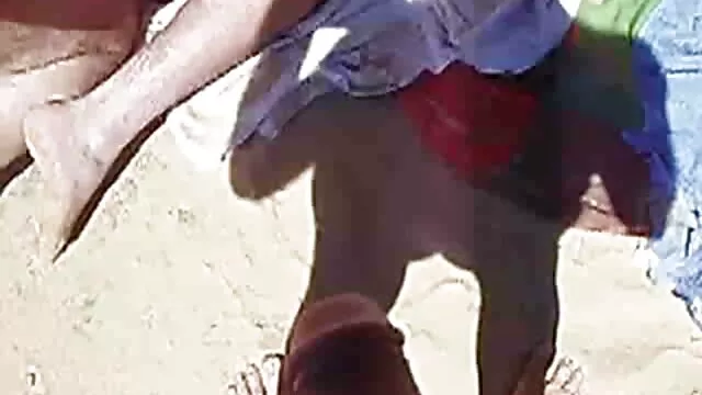 他有一个薄嘴和坏大。 墨西哥色情