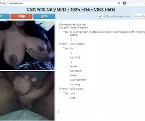 妇女吸烟方的人群。 免费的色情照片