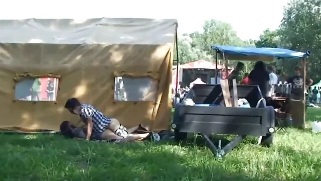 他回不去了！!! 年轻的色情片 那家伙想看看他的女朋友