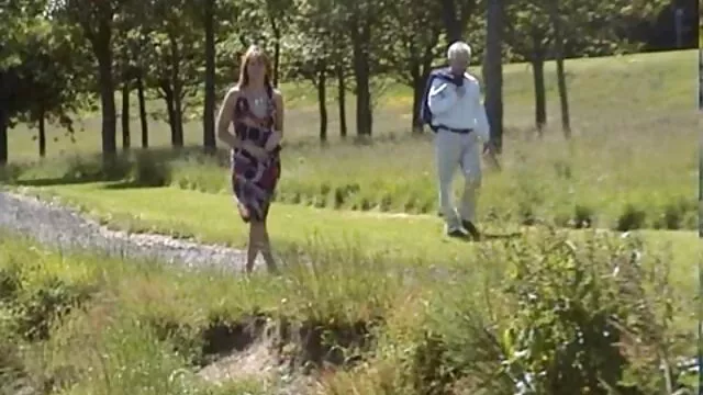 阴部，手，刀在女人的大 熟视频