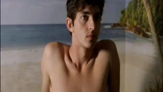 妹妹在厨房里，他的眼睛 热女同性恋性爱