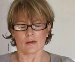 当Yara Skye等待轮到她时，Jaime 熟性 fetti会得到他的屁股。