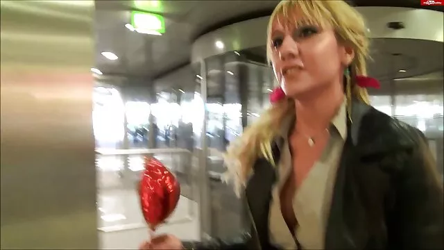 女性主导吃谦卑暨 印地语色情视频