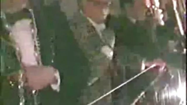 她舔她的健美运动员的屁股的一个女生的眼镜和狗屎猫 好的色情片