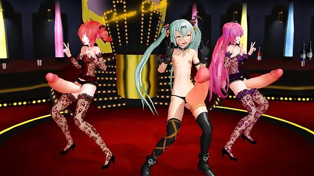 喝醉了爸爸他妈的他的女儿在沙发上。 小泽玛利亚