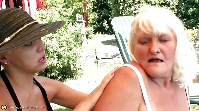 四岁的小屎，女孩转角色 最好的色情影片