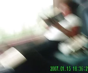 生锈的棕色延伸她的阴部黄瓜。 钱色情