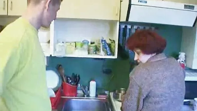 木偶，木偶，他喝醉了的朋友迪克作为他的妻子 免费成熟的色情片