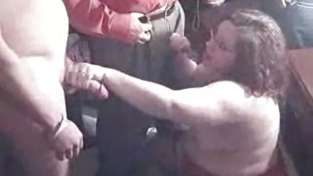 他的强大的屁股做爱 无尽的怪物