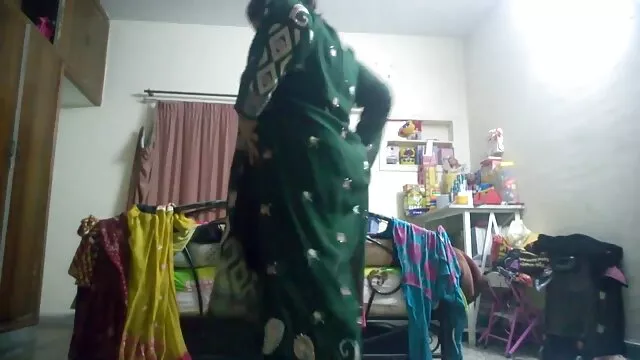 金发女郎是一个很好的舞者。 在我们色情