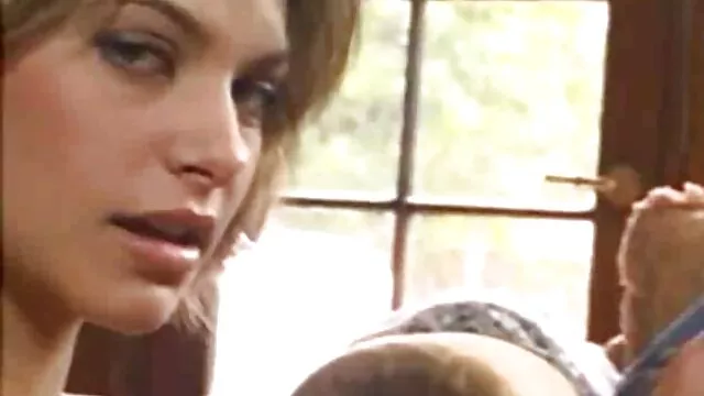 这个人必须在酒吧检查，然后在口交后拉屎。 学生色情