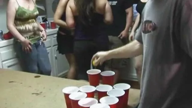 Edpower-非常，性虐待，鸡手指在嘴里业余的视频 高清色情