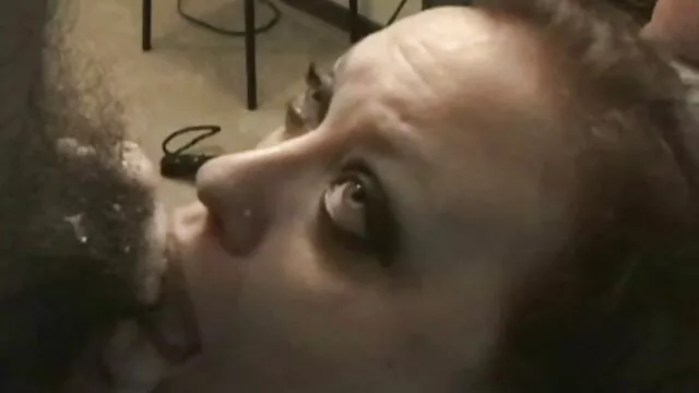 女友说服新婚夫妇有一组。 印地语色情视频