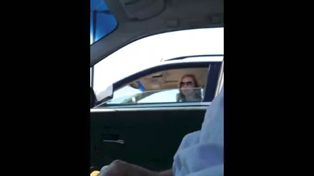 女仆的妻子在她的屁股上有一个大鸡巴。 我的英雄学院色情