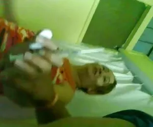 金发碧眼的女主人佩妮李去，然后热性，乔伊高跟鞋。 同性恋色情片