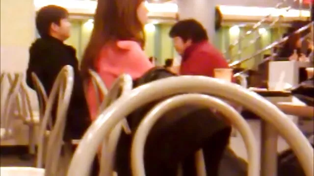 我完全把我的脚放在我朋友伸展的肛门里。 性别免费提供