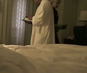 丰满的青少年性行为有一个三人行 小奶