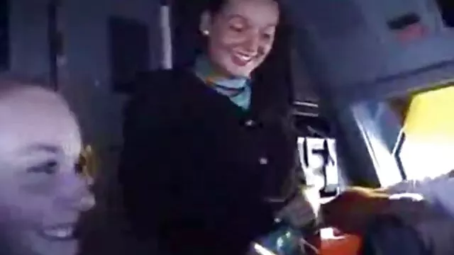 18岁上瘾的珍妮丝格里菲斯狗屎是一个巨大的公鸡裤子。 妹妹色情