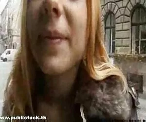 一个巨大的蓝色玩具特蕾西，乔伊。 兄弟和妹妹做爱