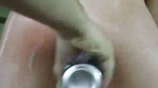 Cantid蹑手蹑脚地进入游泳池狂欢 色情女演员